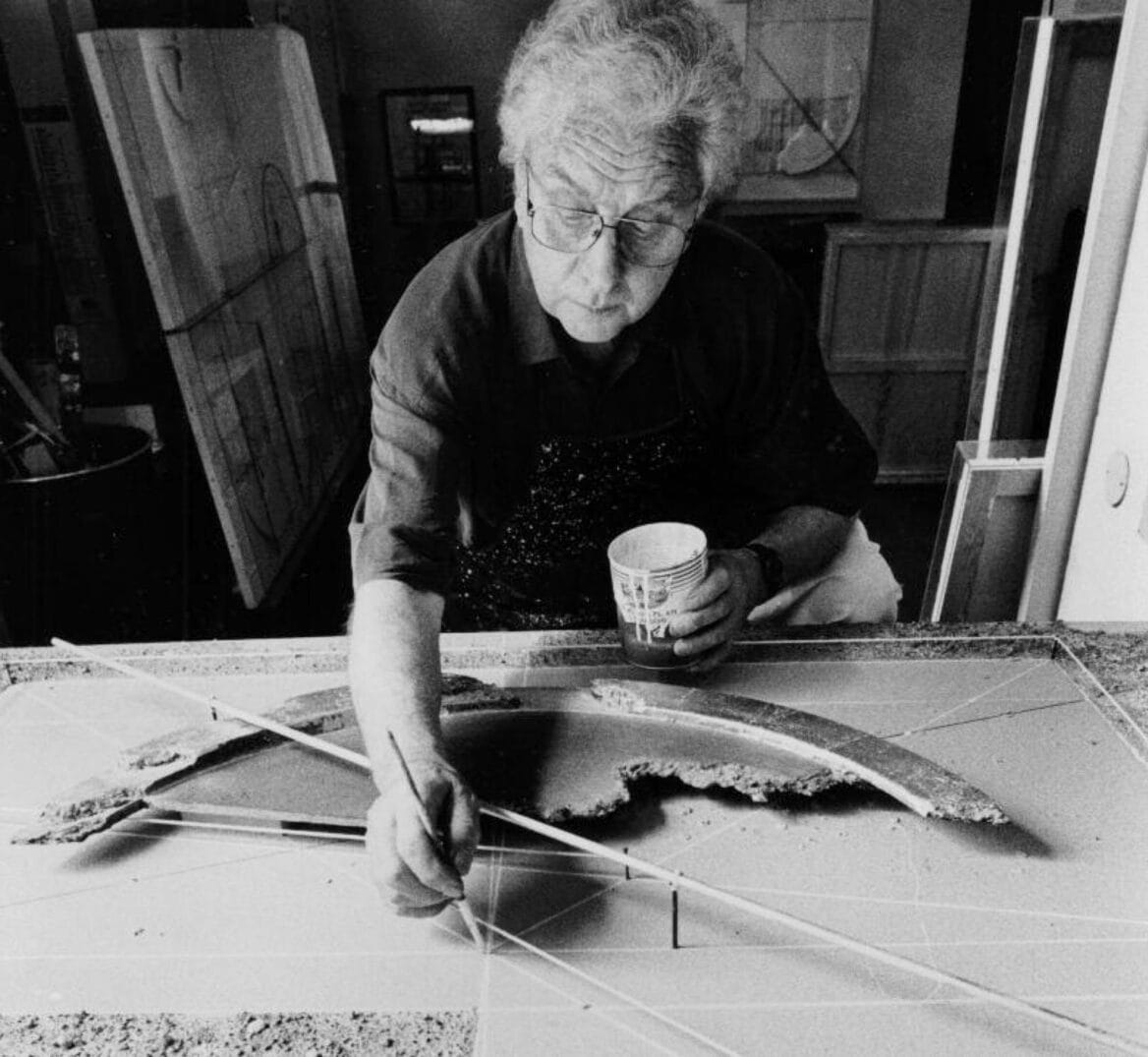 Walter Valentini al lavoro nel suo studio Courtesy by Archivio Walter Valentini